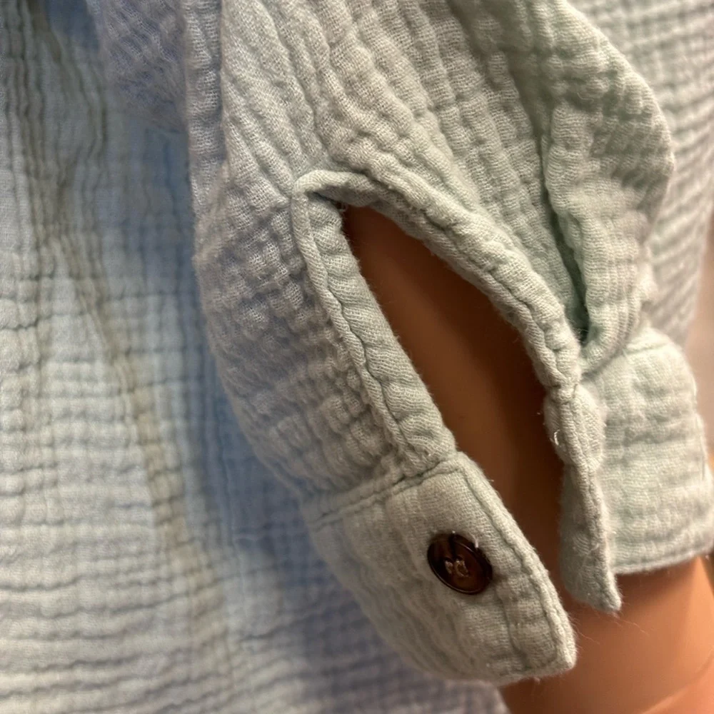Textured Light Green Button-Up Shirt - Picture 3 of 8